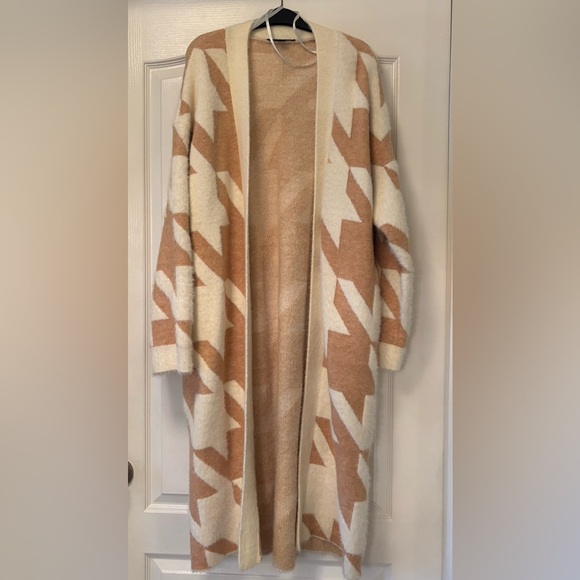 Ann Taylor Sweaters - Ann Taylor Women's Cream and Tan Houndstooth Sweater Size Medium NWOT